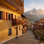In Cima Contrada-dolomiti & View Pieve di Cadore