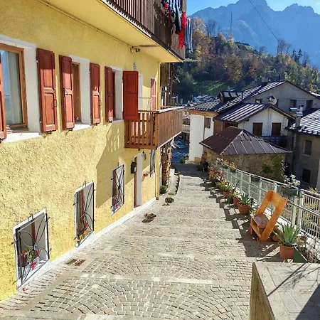 In Cima Contrada-dolomiti & View *